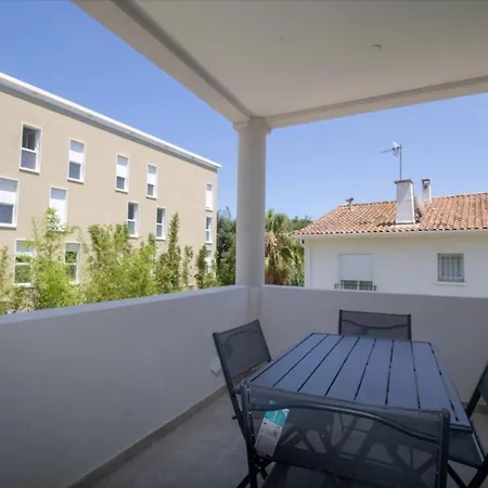 Bright Cocoon With Terrace In Saint-raphael *