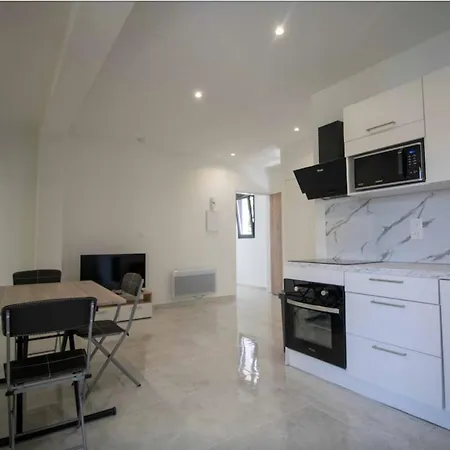 Bright Cocoon With Terrace In Saint-raphael Apartament