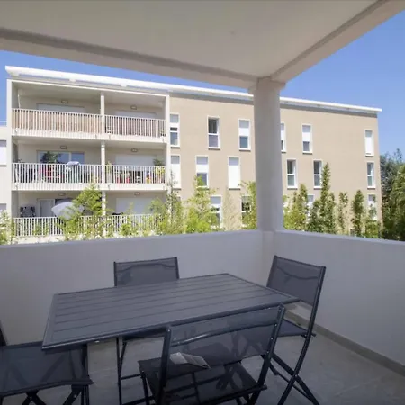 Bright Cocoon With Terrace In Saint-raphael Saint-Raphaël